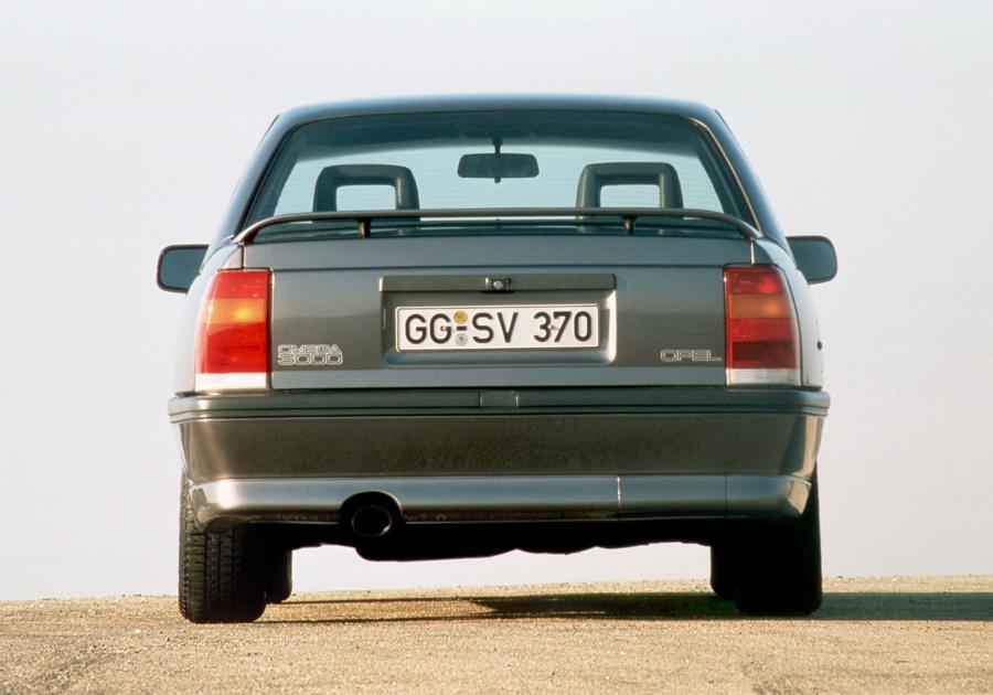  Opel Omega 3000 (A) 1987 года  (фото 7 из 29)